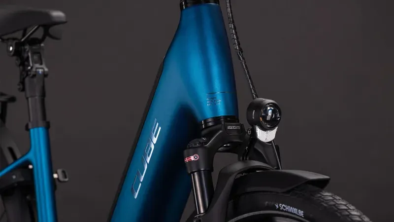 Cube Supreme Hybrid Deluxe Pro 600 eHybrid Bike in Electric Blue-5