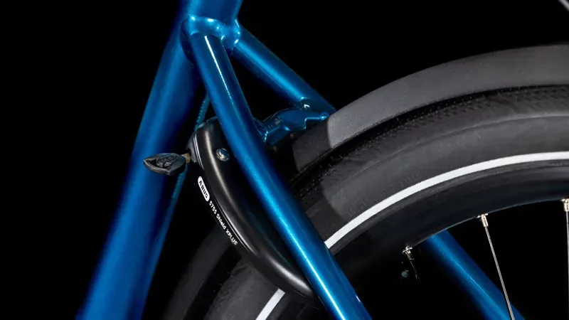 Cube Supreme Hybrid Pro 625 City E-Bike In Electric Blue/Black-5