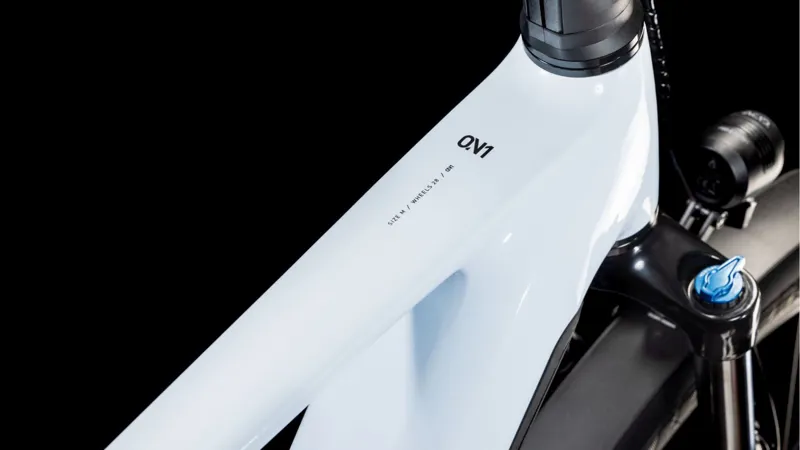 2025 Cube Kathmandu Hybrid One 600 in Polar White/Black-4