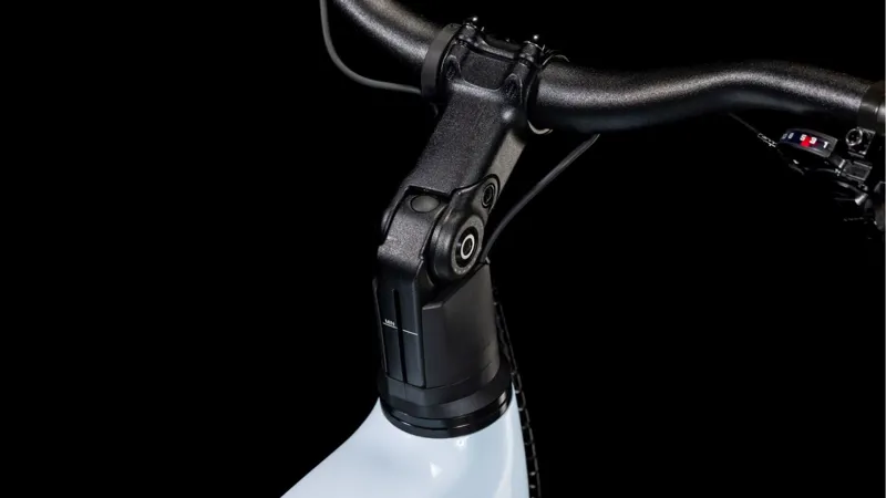 2025 Cube Kathmandu Hybrid One 600 in Polar White/Black-3