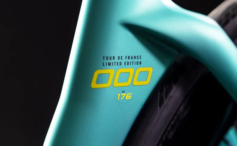 Bianchi Oltre RC Tour De France in Celeste Metallic-6